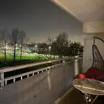Apartman Stylish Led Balcony Swing Parking By Door Capelle aan den IJssel