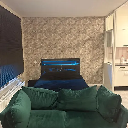 公寓 Stylish Led Balcony Swing Parking By Door 卡佩里安登斯