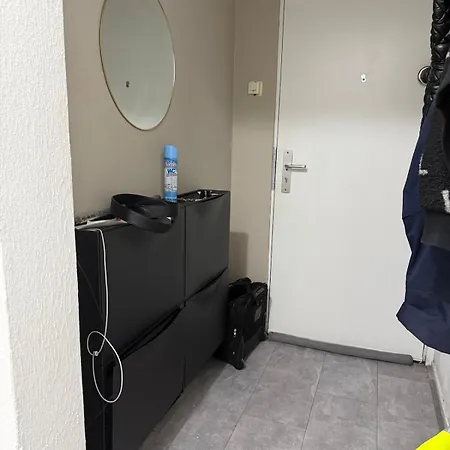 Stylish Led Balcony Swing Parking By Door 卡佩里安登斯