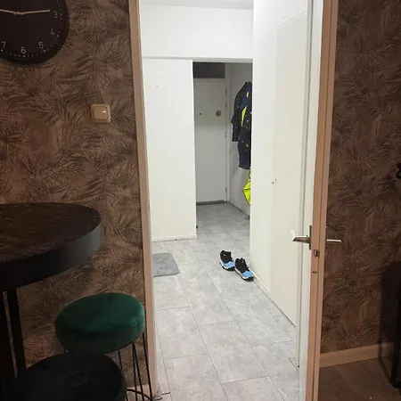 Stylish Led Balcony Swing Parking By Door 公寓 *