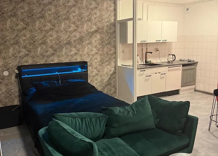 Stylish Led Balcony Swing Parking By Door 卡佩里安登斯